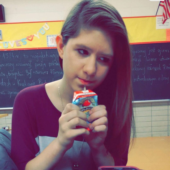 Meet your Posher, Nicole - Picture 1 of 1